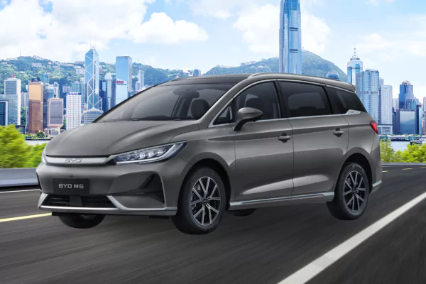 BYD M6